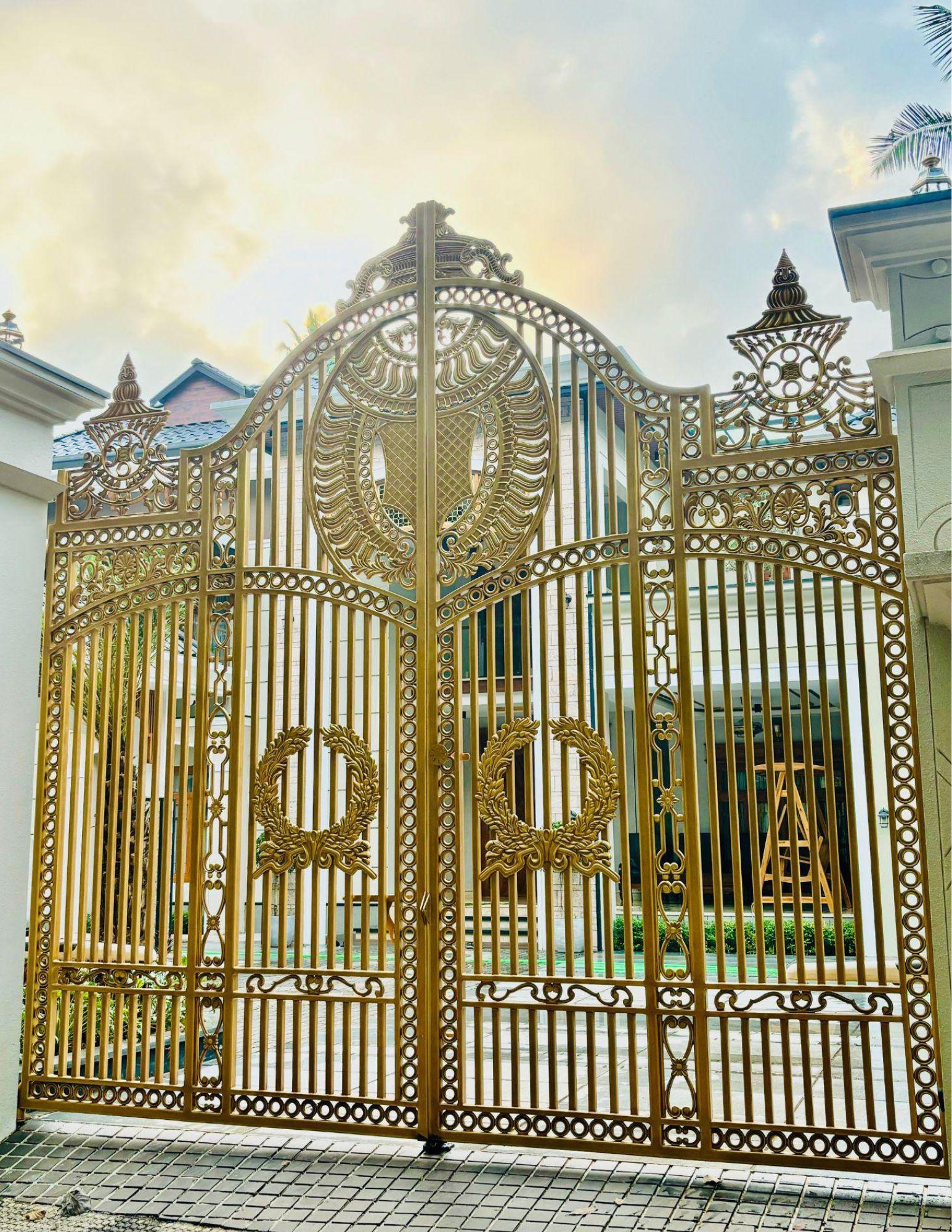 Alloy Gates